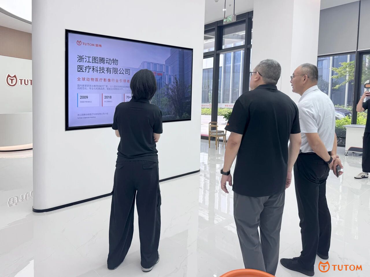 TUTOM Veterinary imaging welcomed representatives from the Haining International Education Development Office